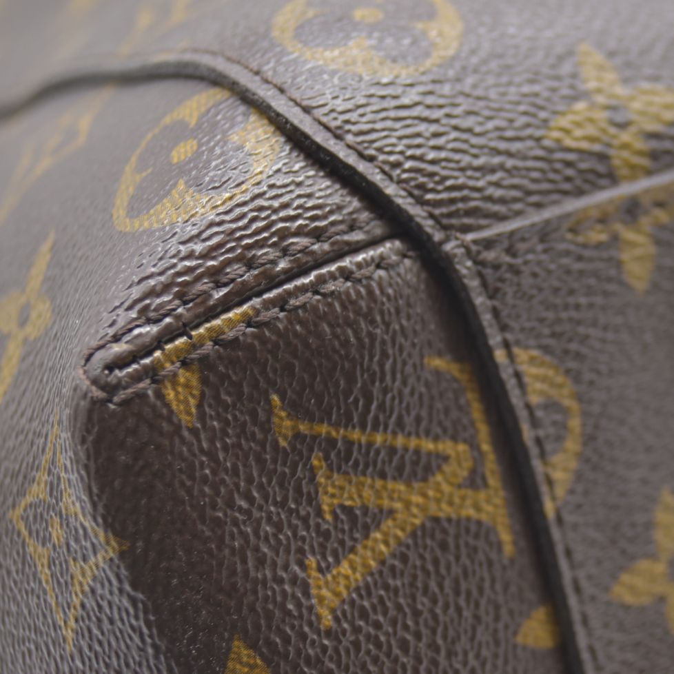 AUCTION $2640  LOUIS VUITTON  Monogram Montaigne GM TR1104