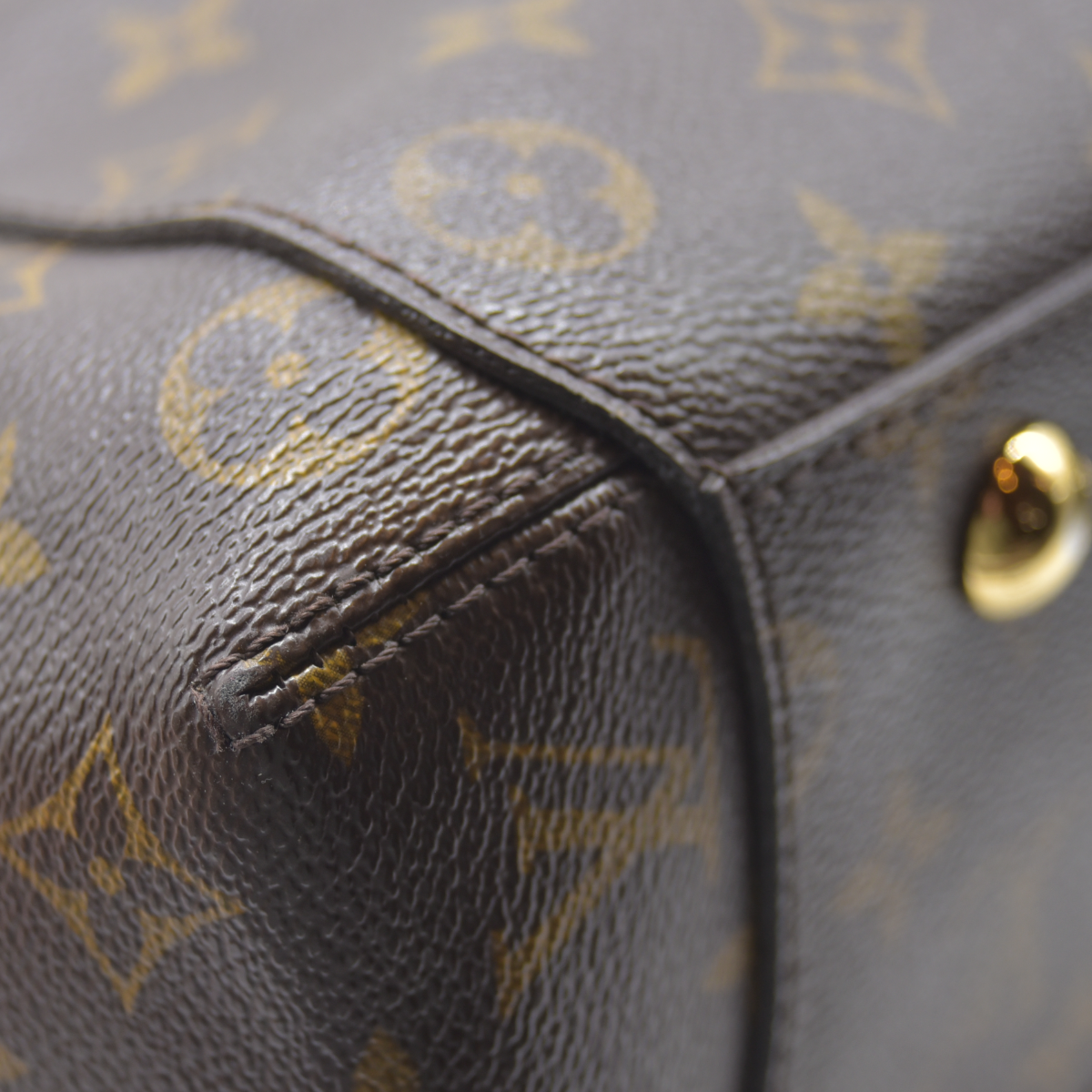 AUCTION $2640  LOUIS VUITTON  Monogram Montaigne GM TR1104