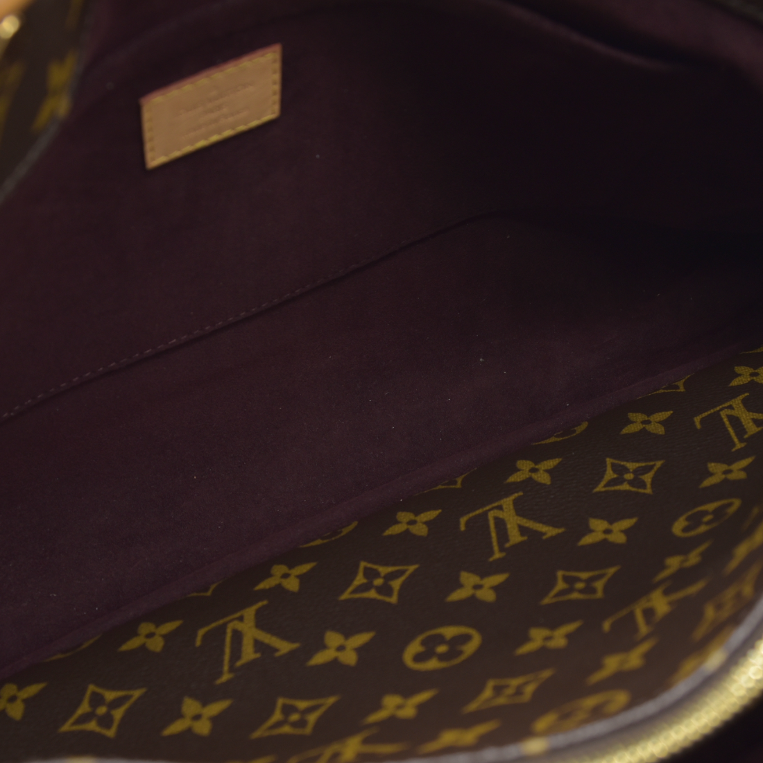 AUCTION $2640  LOUIS VUITTON  Monogram Montaigne GM TR1104