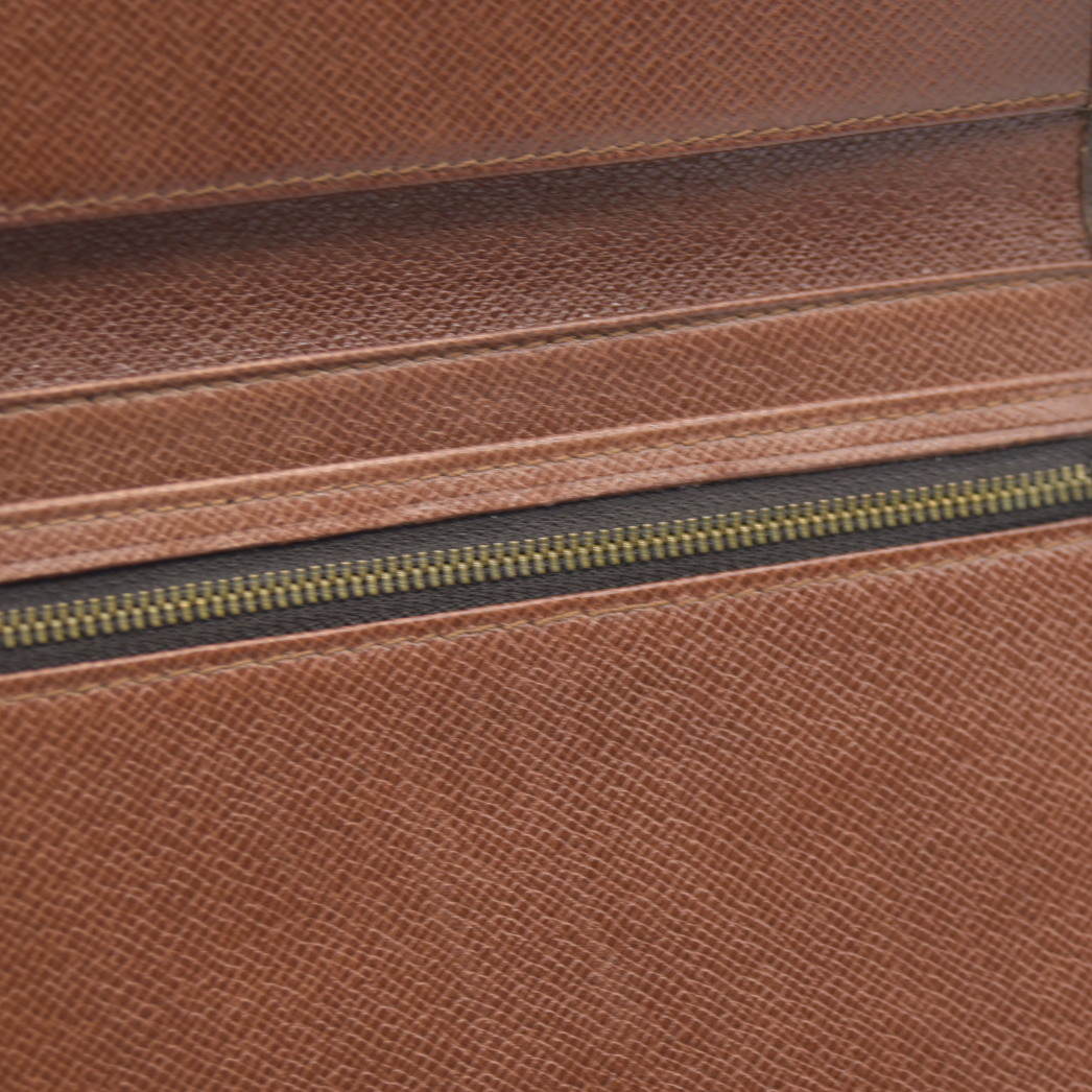 $605 1986 Louis Vuitton Monogram Passport Organizer Clutch CONSIGNMENT 864AN
