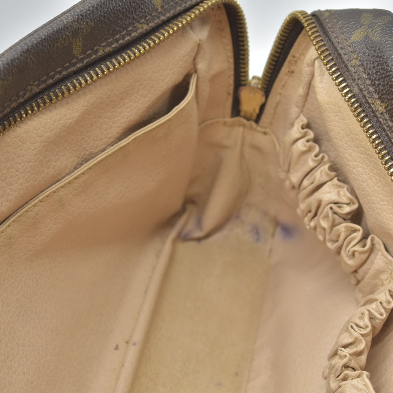 $600 1986 Louis Vuitton Monogram Trousse Toilette 23 Clutch Pouch Bag 861TH