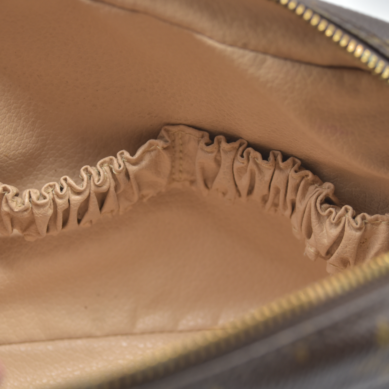 $600 Louis Vuitton Monogram Trousse Toilette 23 CONSIGNMENT 864TH 1986