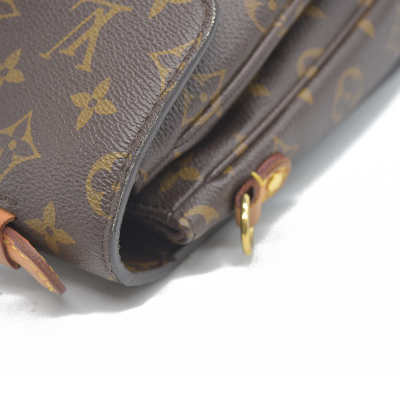 $2760 Louis Vuitton  Monogram Pochette Metis RFID