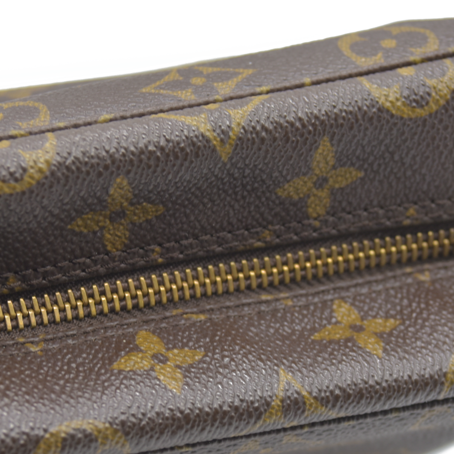 $660 CONSIGNMENT Louis Vuitton Monogram Trousse Toilette 28 MM  874TH 1987