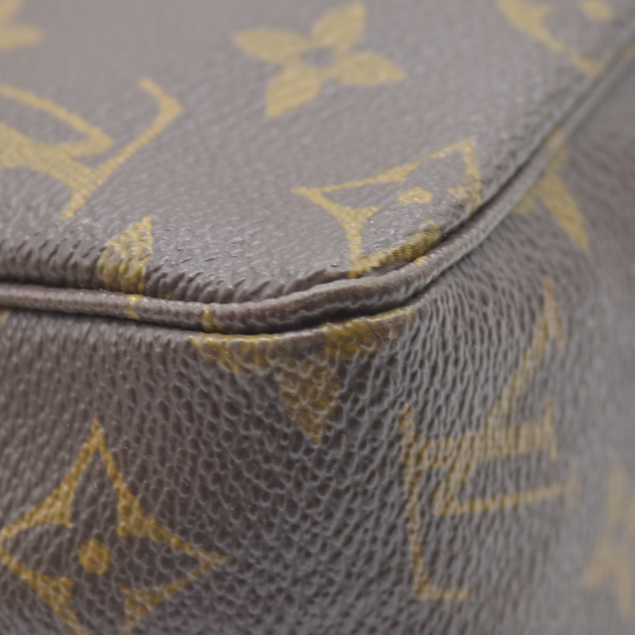 $600 1982 Louis Vuitton Monogram Trousse Toilette 28 Clutch Pouch Bag 821
