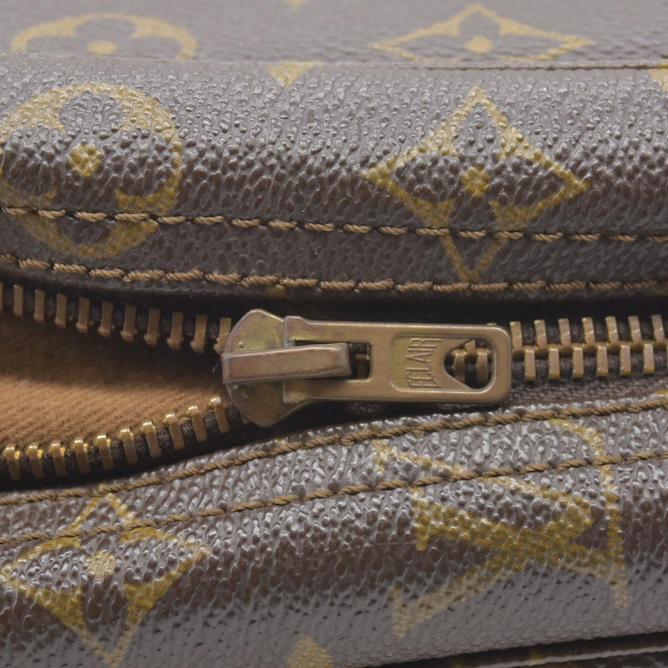 $600 1982 Louis Vuitton Monogram Trousse Toilette 28 Clutch Pouch Bag 821