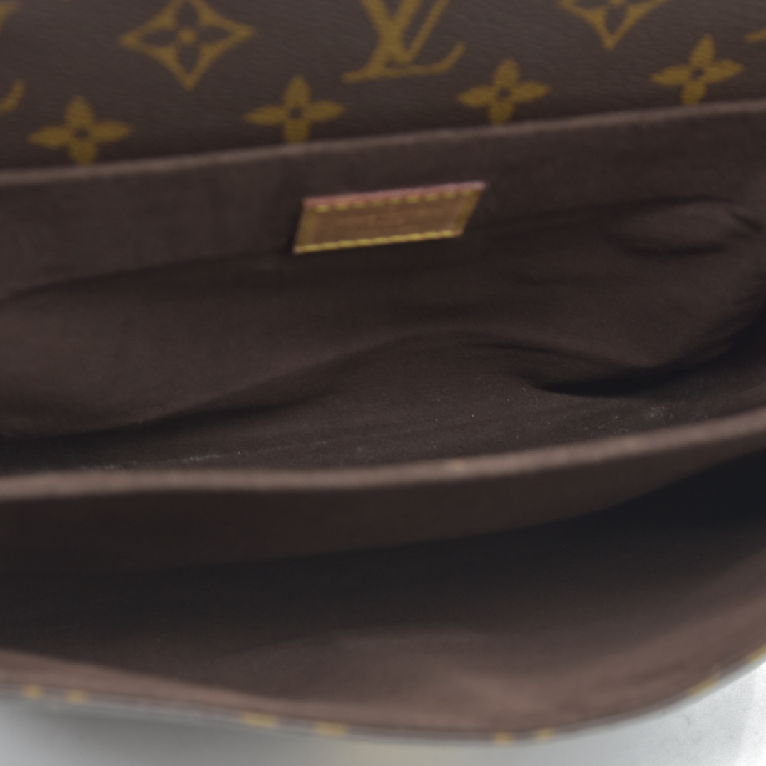 $2760 Louis Vuitton  Monogram Pochette Metis RFID