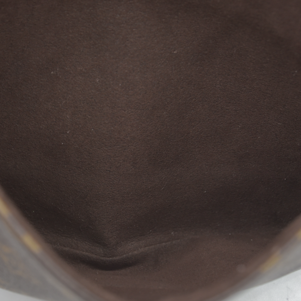 $2760 Louis Vuitton  Monogram Pochette Metis RFID