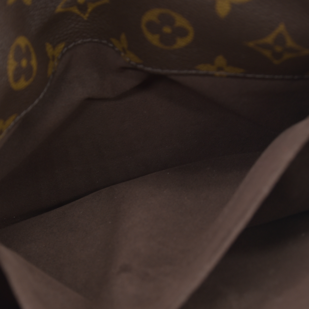 $2760 Louis Vuitton  Monogram Pochette Metis RFID