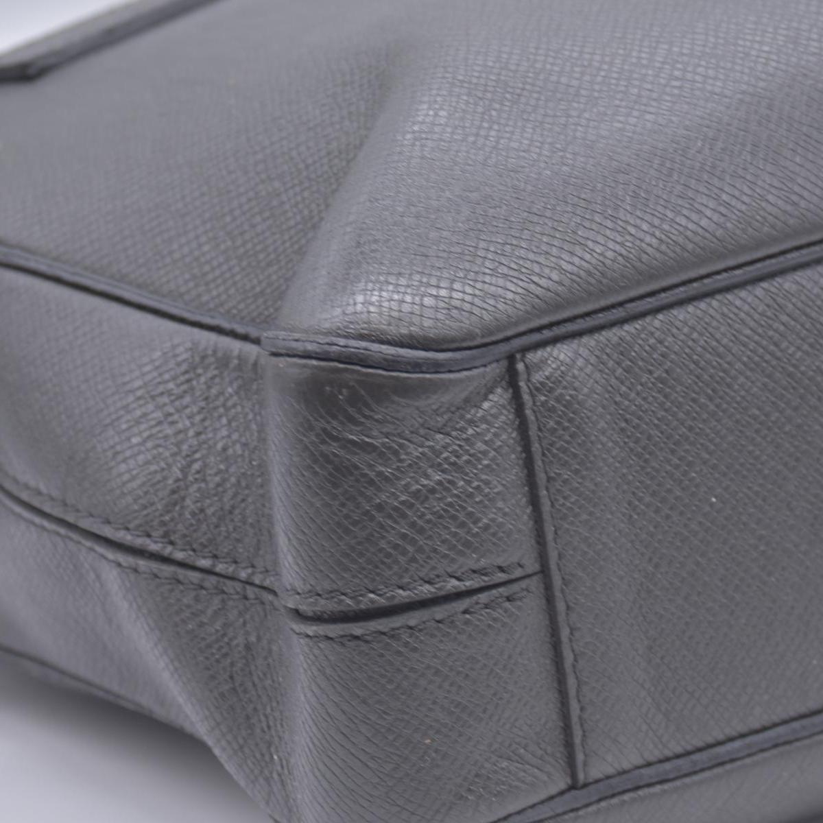 $2340 Louis Vuitton  Taiga Leather Porte-Documents CONSIGNMENT