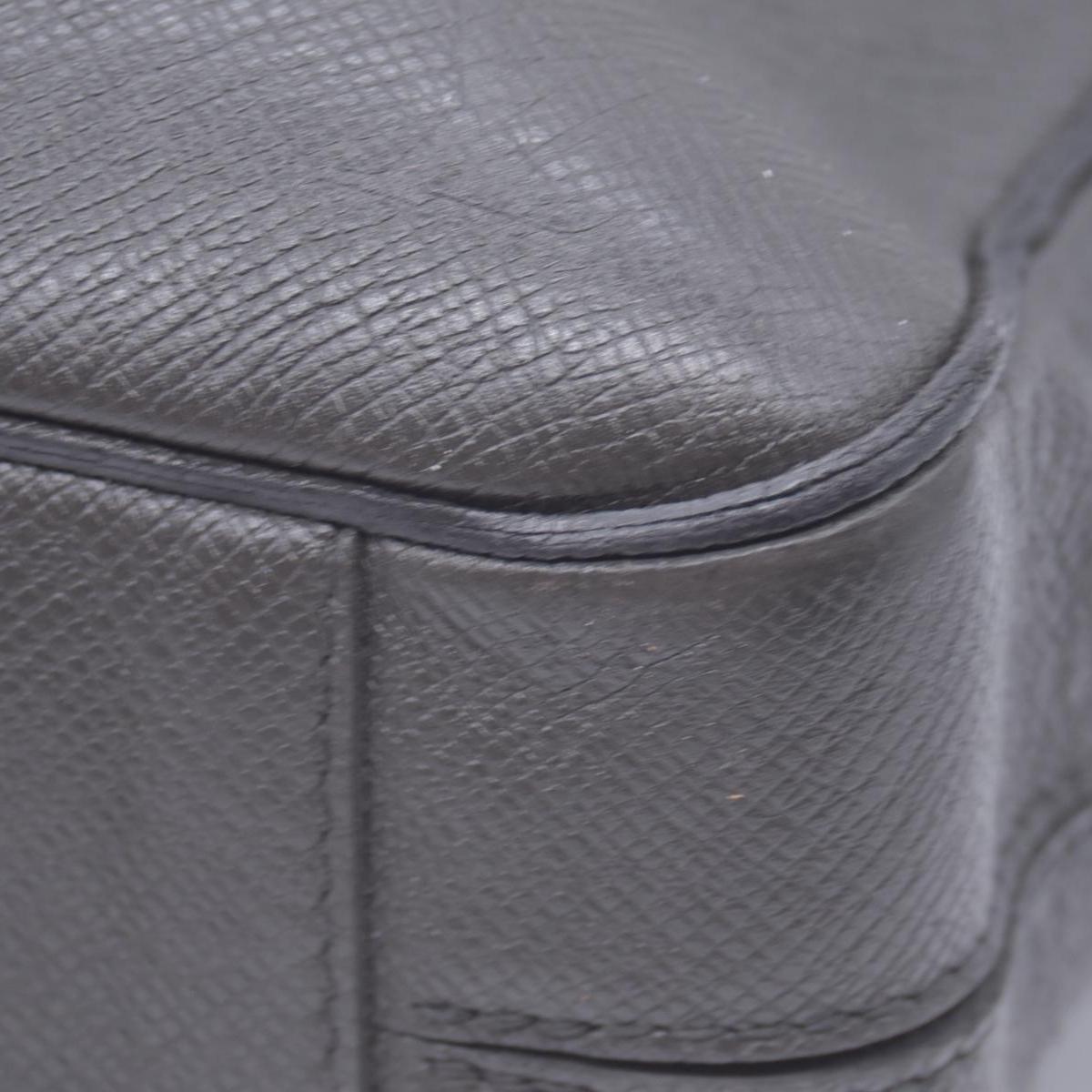 $2340 Louis Vuitton  Taiga Leather Porte-Documents CONSIGNMENT