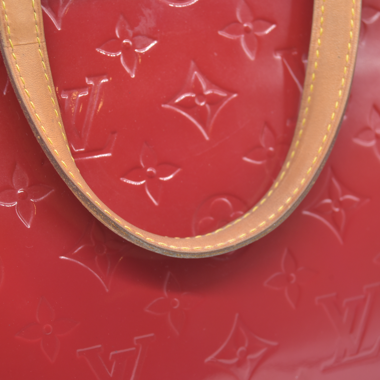 AUCTION $2730 Louis Vuitton  Vernis Brea PM Pomme D'Amour