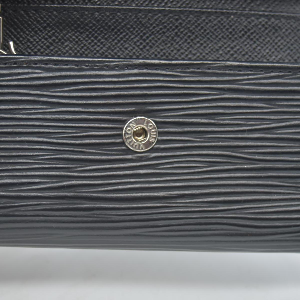 $445 Louis Vuitton Epi 6 Key Multicles Key Holder Black CT5200