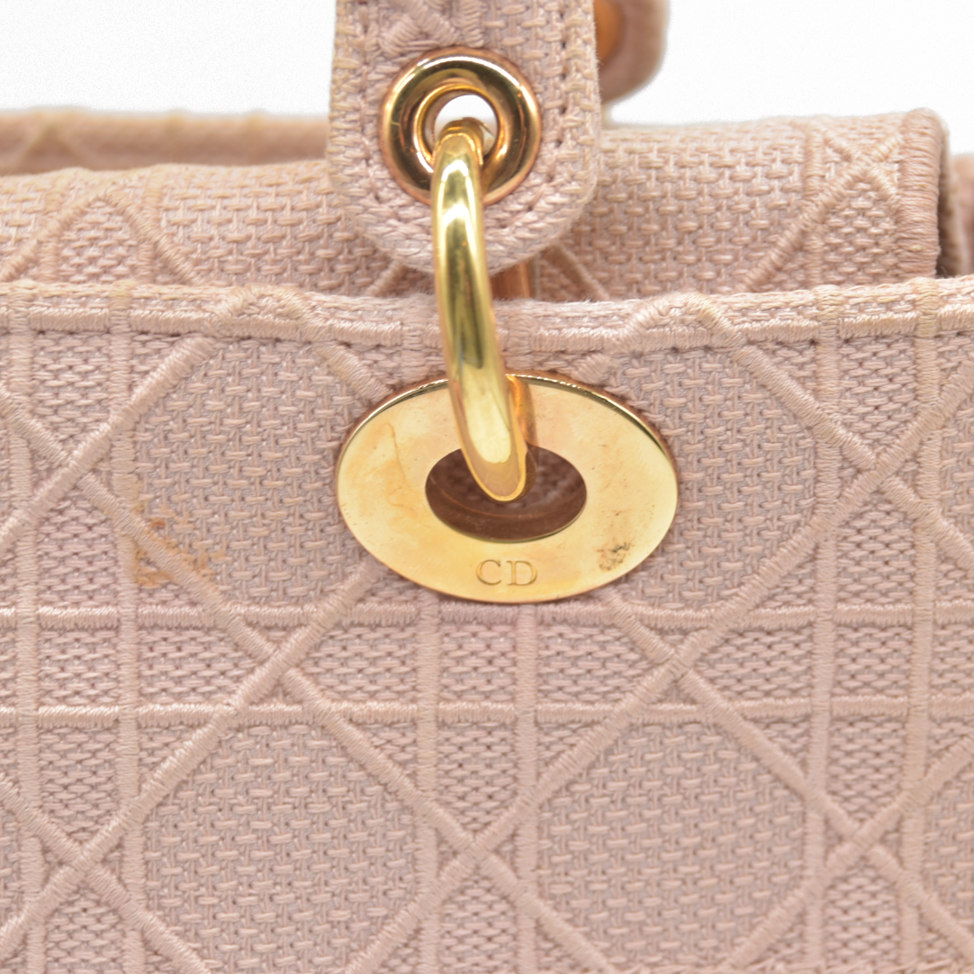 $4500 Christian Dior Canvas Embroidered Cannage Medium Lady D-Lite Pink