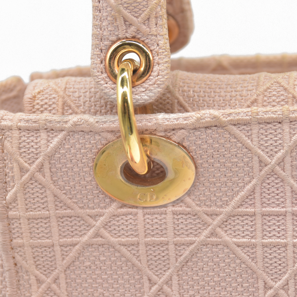 $4500 Christian Dior Canvas Embroidered Cannage Medium Lady D-Lite Pink