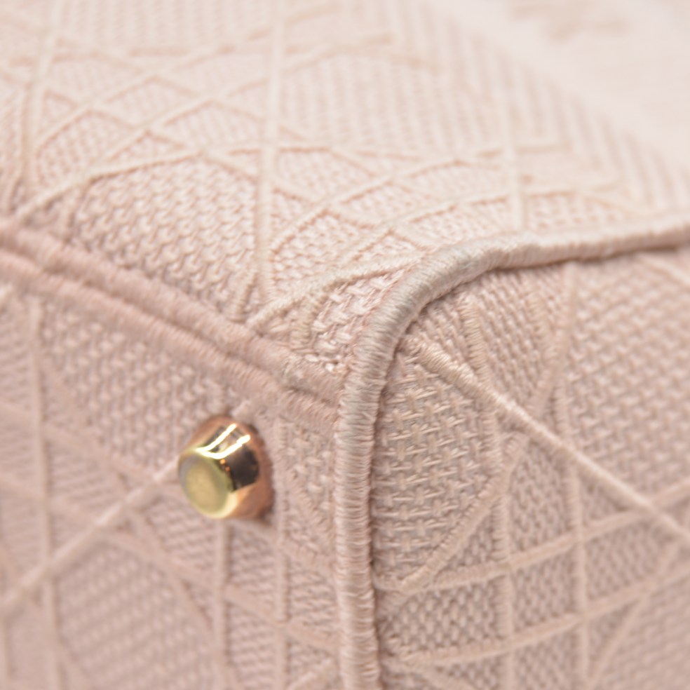 $4500 Christian Dior Canvas Embroidered Cannage Medium Lady D-Lite Pink