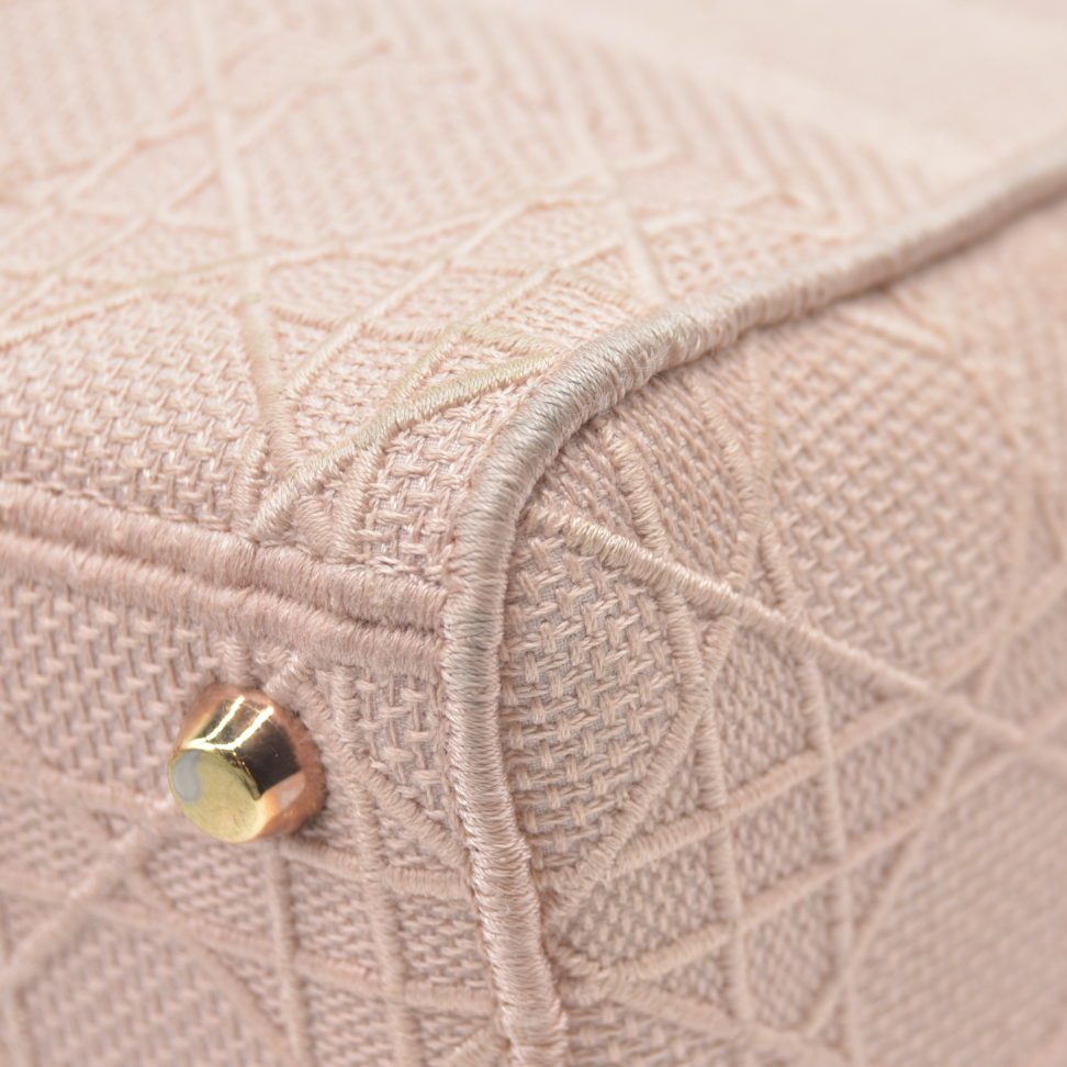 $4500 Christian Dior Canvas Embroidered Cannage Medium Lady D-Lite Pink