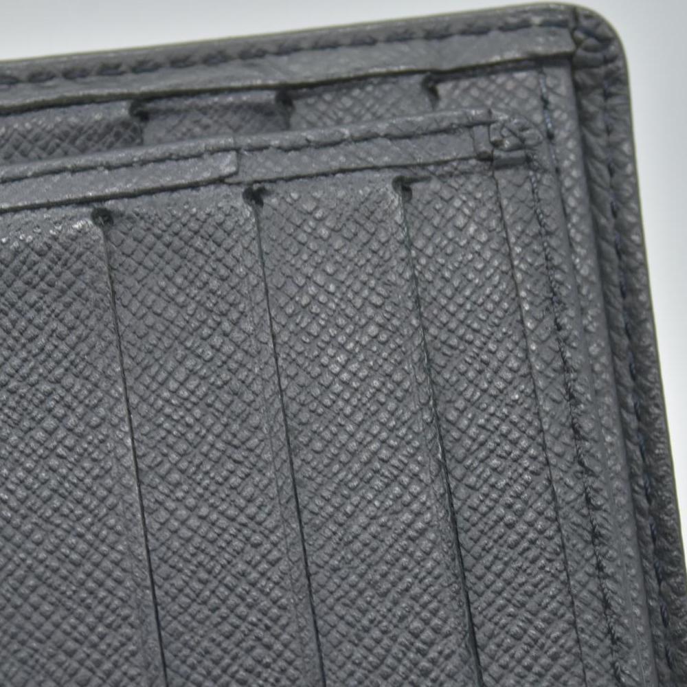 $665 2004 Louis Vuitton Taiga Mens Billfold Wallet with 3 Flaps CONSIGNMENT CA1014