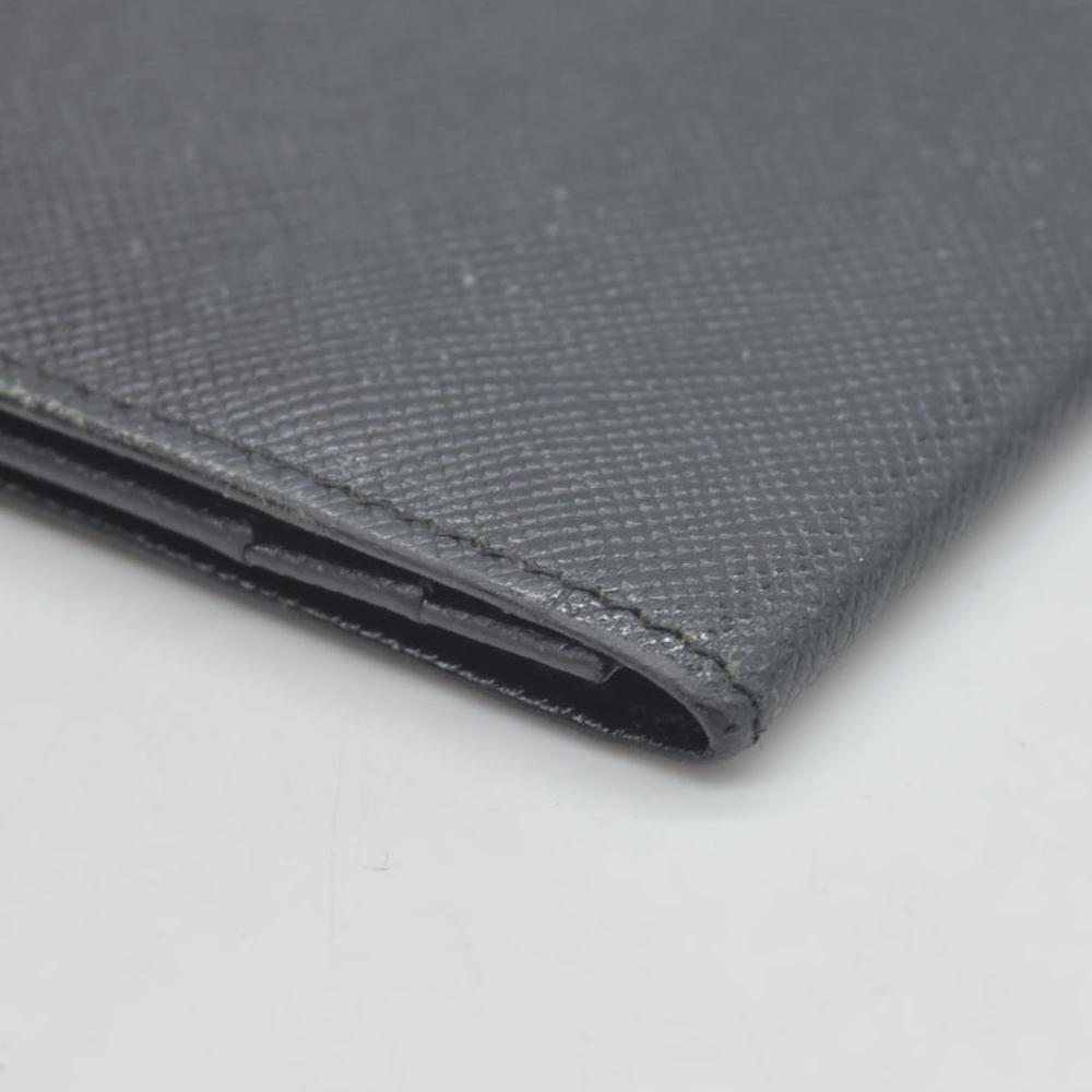 $415 Burberry Bi-Fold Wallet in Black Leather CONSIGNMENT