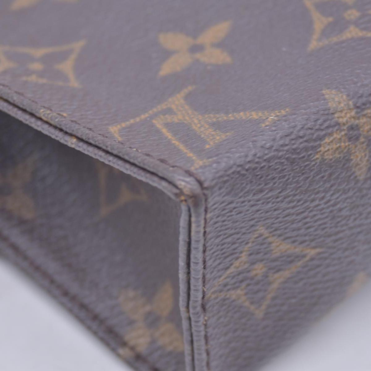 $540 Louis Vuitton Monogram Toiletry Pouch 19