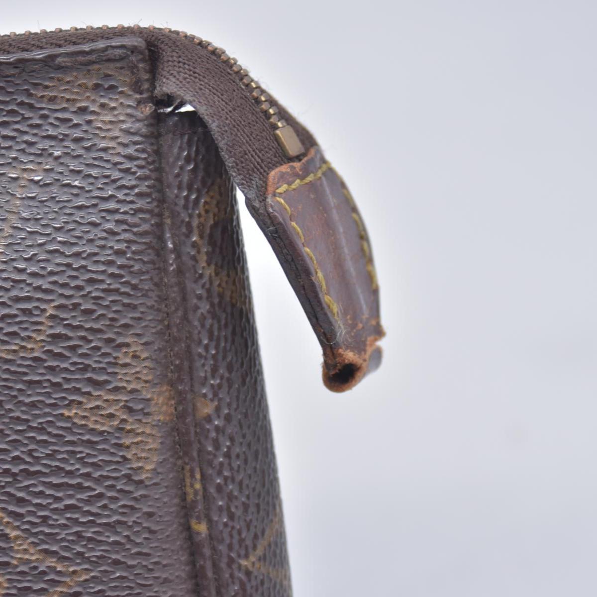 $1290 1996 Louis Vuitton Monogram Pochette Accessories AR0936