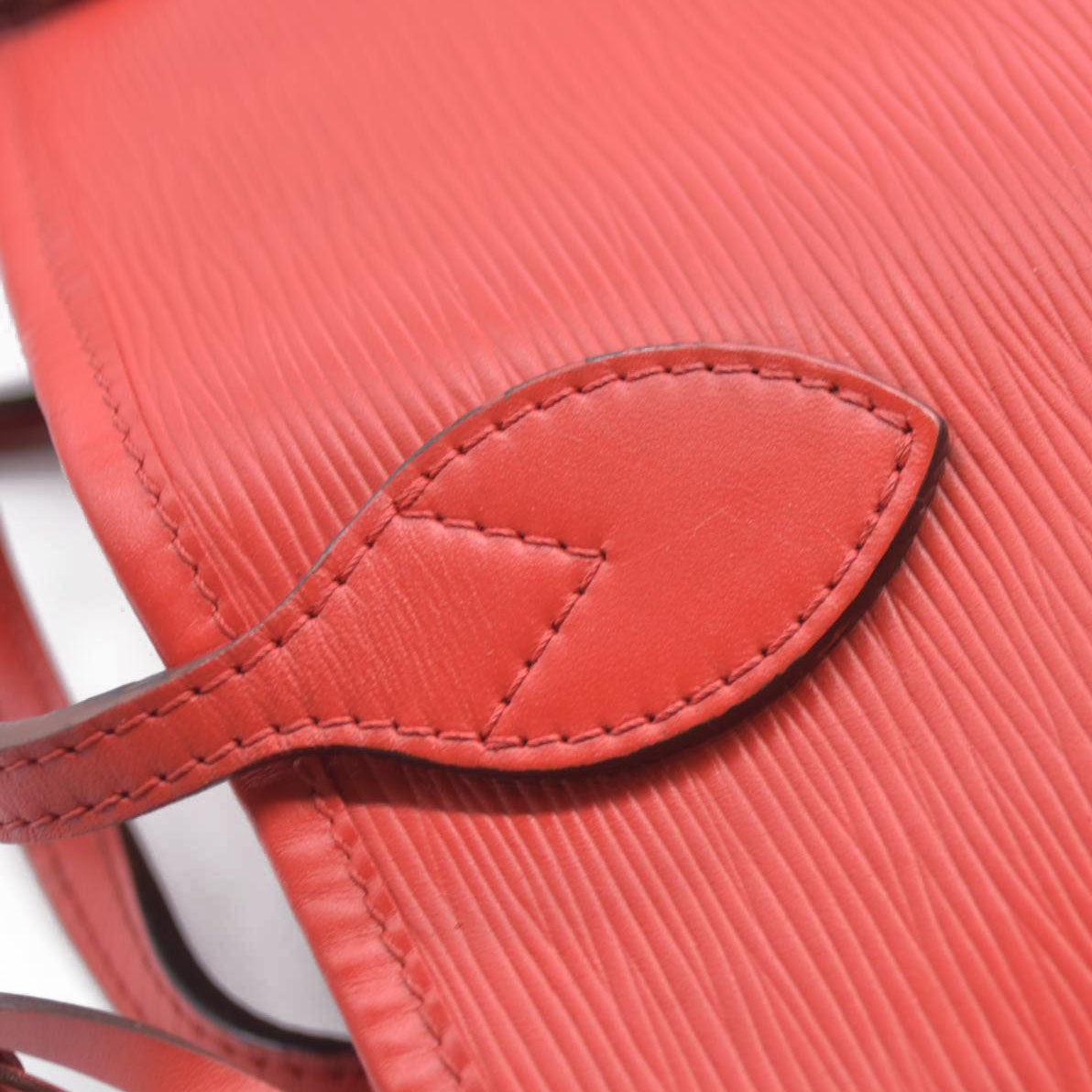 $2640 AUCTION Louis Vuitton  Epi Neverfull MM Coquelicot