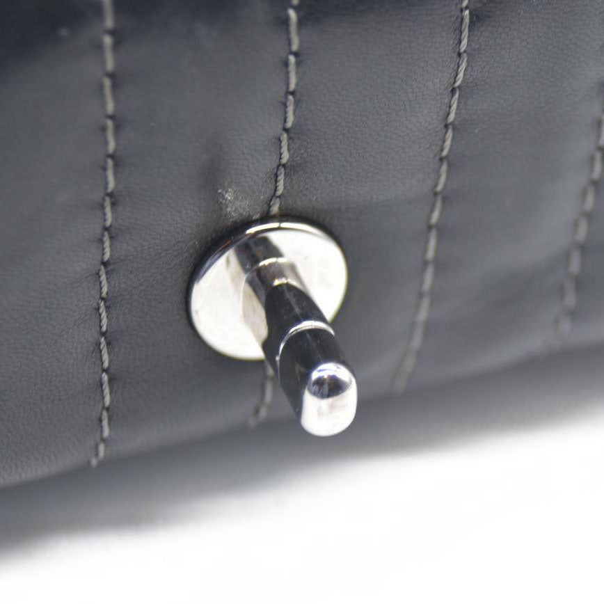 $4700 Chanel Vertical Quilted Medium Single Flap 2006