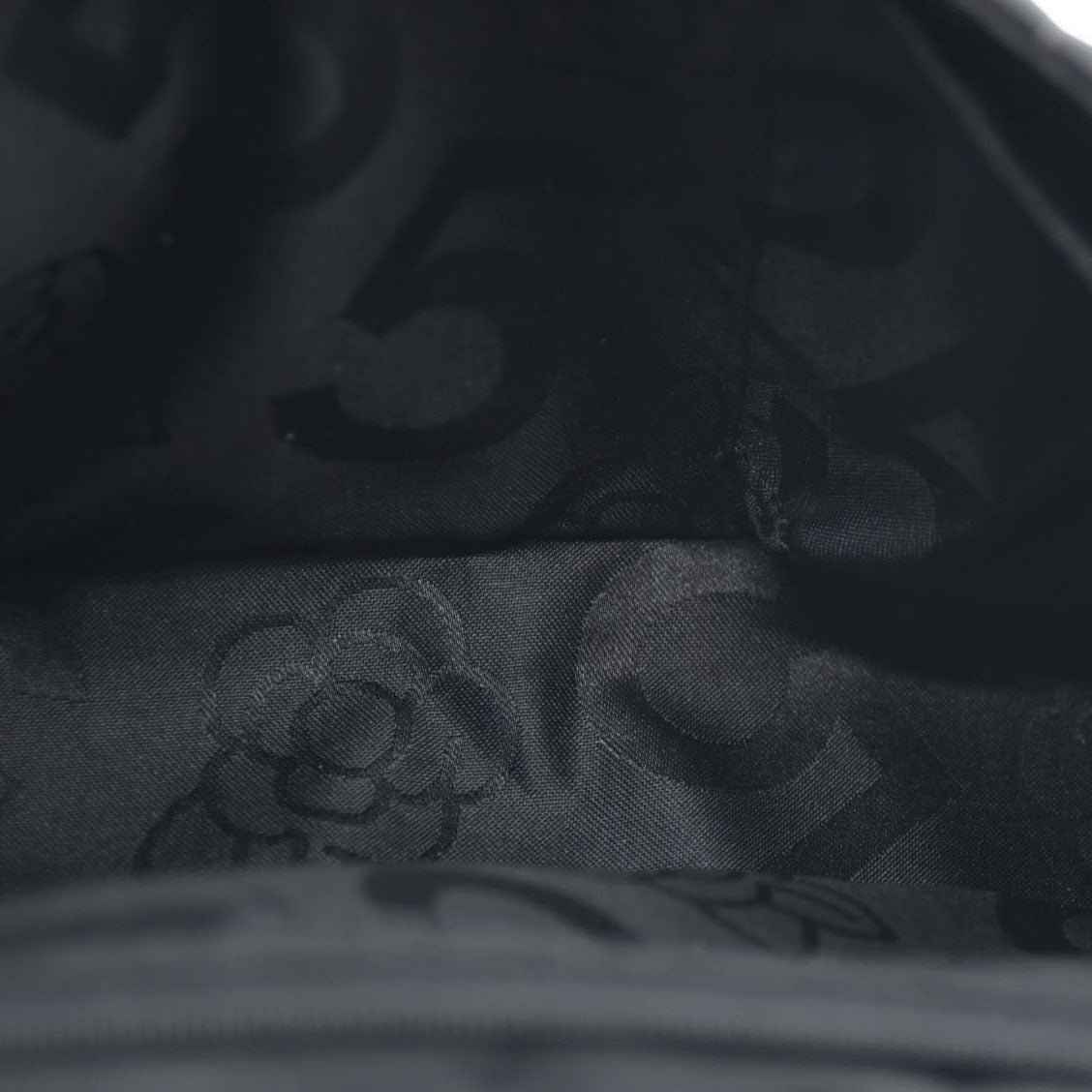 $4700 Chanel Vertical Quilted Medium Single Flap 2006