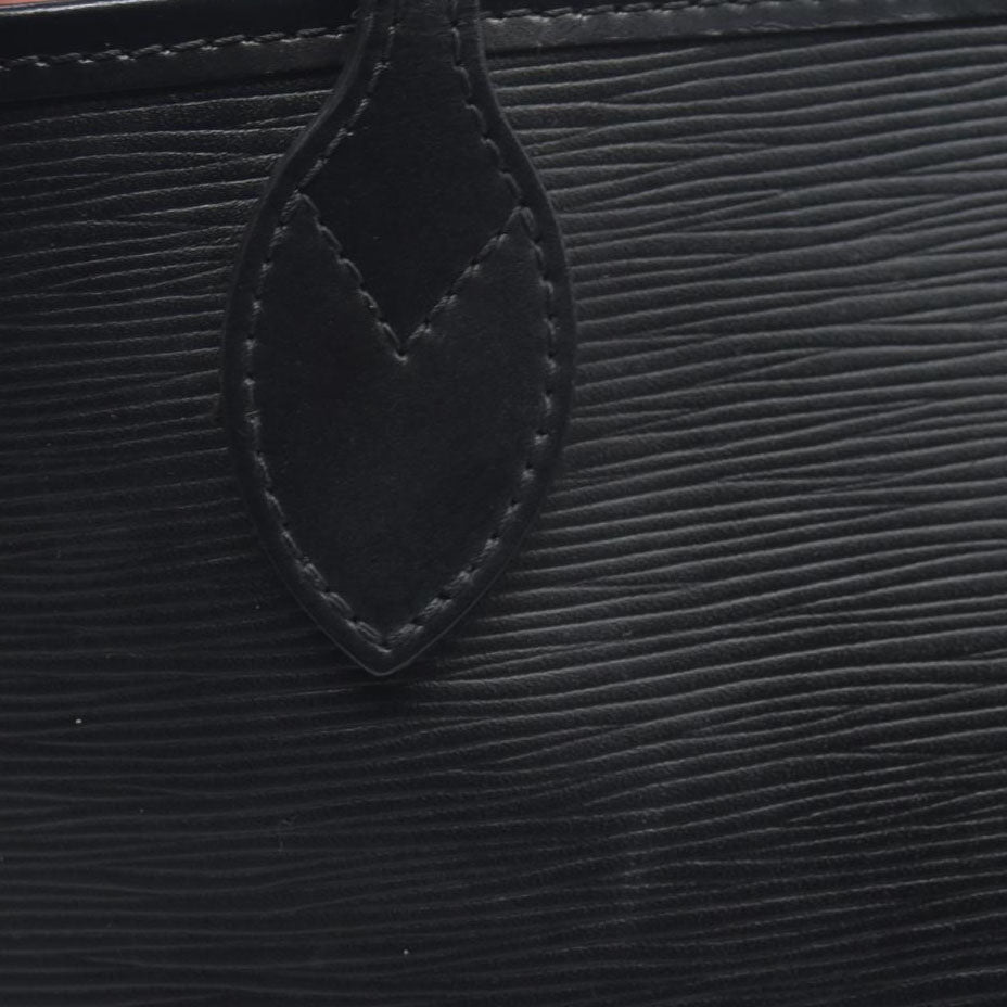 $2500 Louis Vuitton Epi Leather Neverfull MM Black UB2189