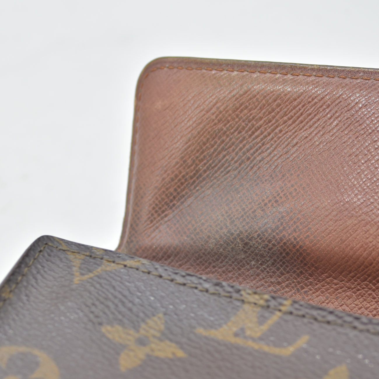 $720 1992 Louis Vuitton Monogram Sarah Wallet MI0992