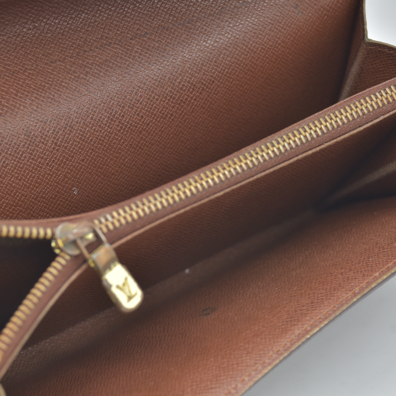 $720 1992 Louis Vuitton Monogram Sarah Wallet MI0992