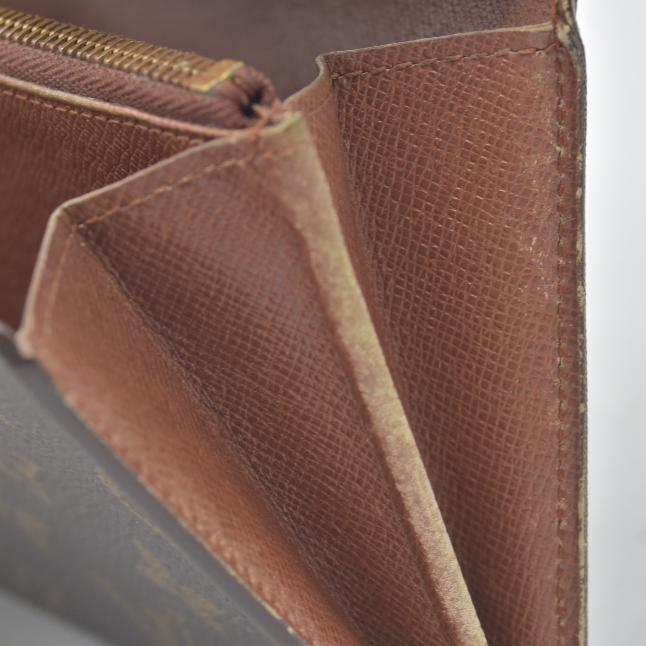 $720 1992 Louis Vuitton Monogram Sarah Wallet MI0992
