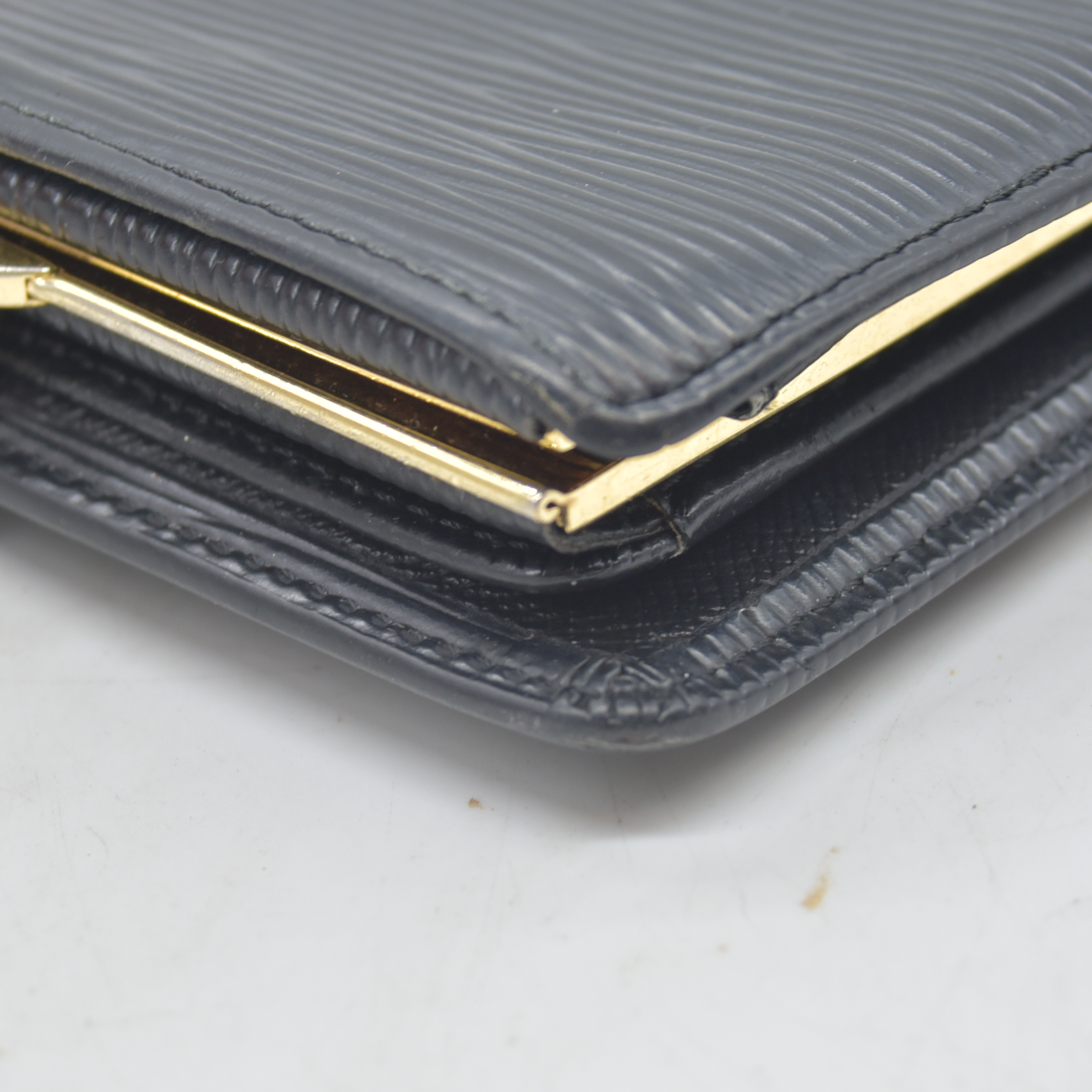 $905 1997 Louis Vuitton Epi French Purse Black Wallet MI0957
