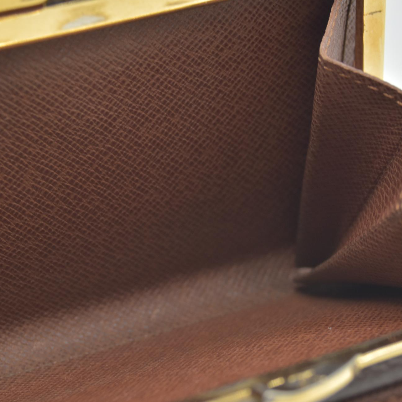 $735 2004 Louis Vuitton Monogram French Kisslock Wallet CA1024