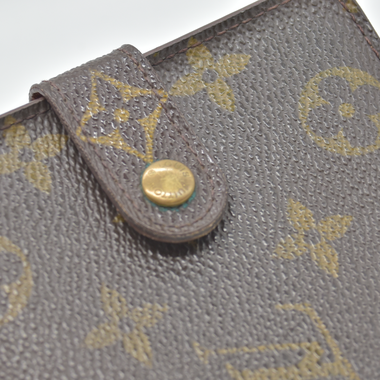 $590 1999 Louis Vuitton Monogram Compact Zippe Zipped Wallet CA0949