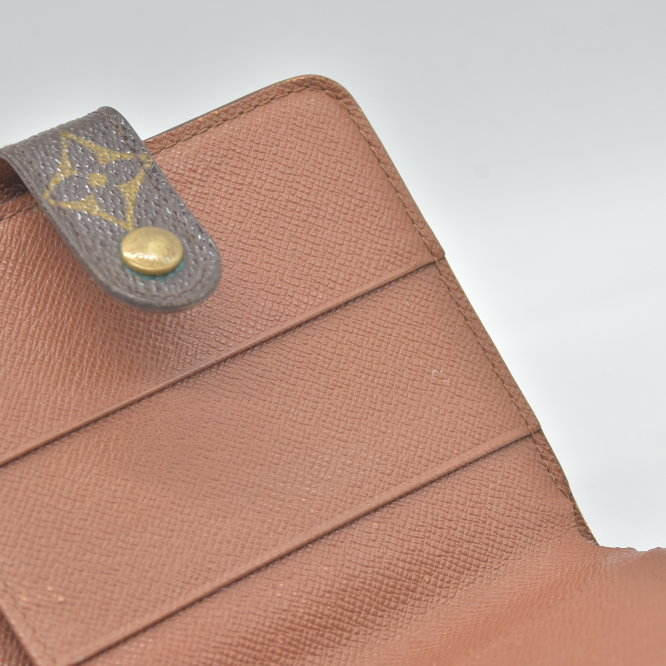 $590 1999 Louis Vuitton Monogram Compact Zippe Zipped Wallet CA0949
