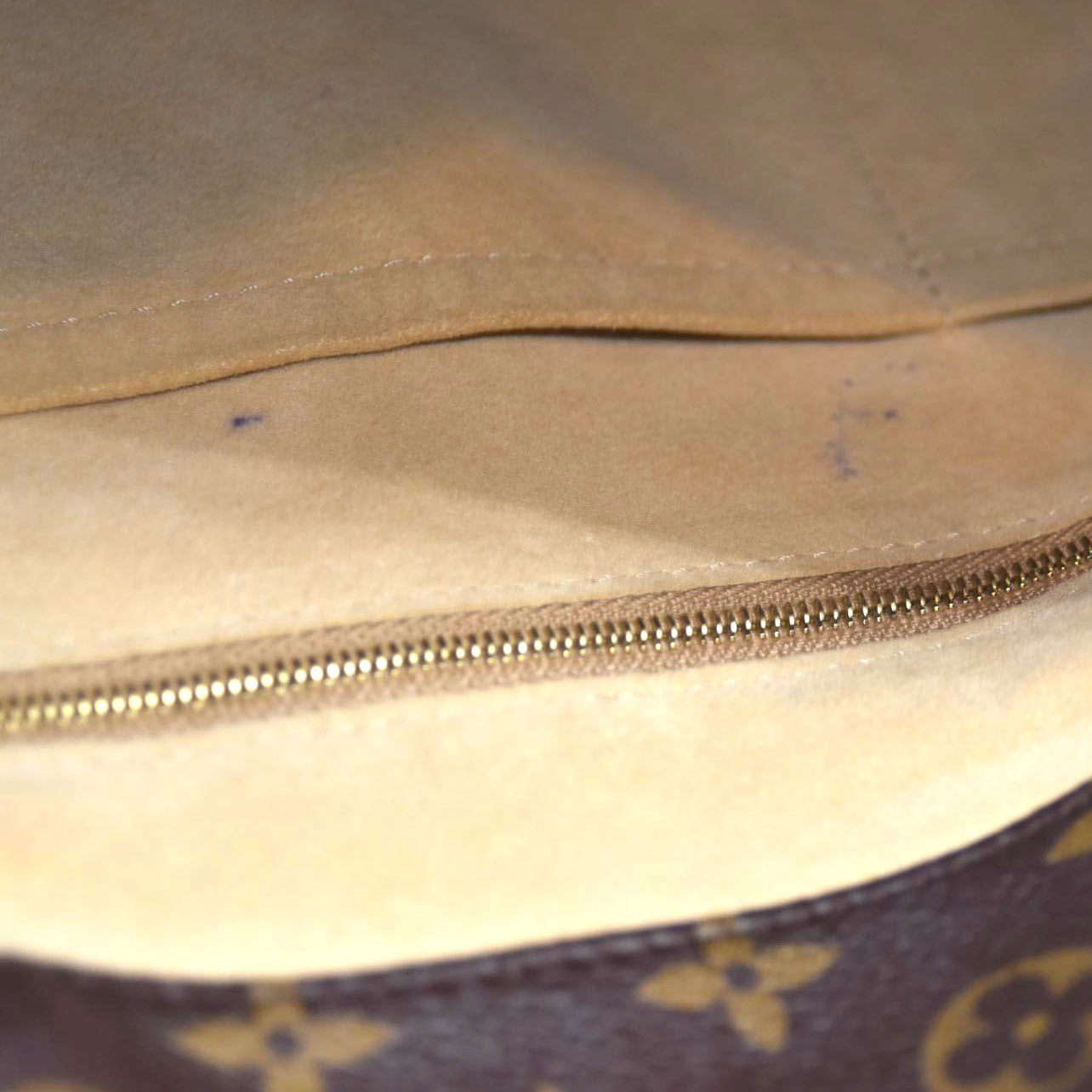 Louis Vuitton  Monogram Artsy MM CA1150