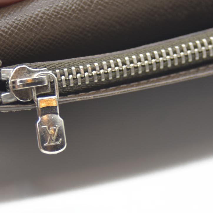 Louis Vuitton Taiga Porte feiulle Brazza Leather Long Wallet Grizzly SP4192