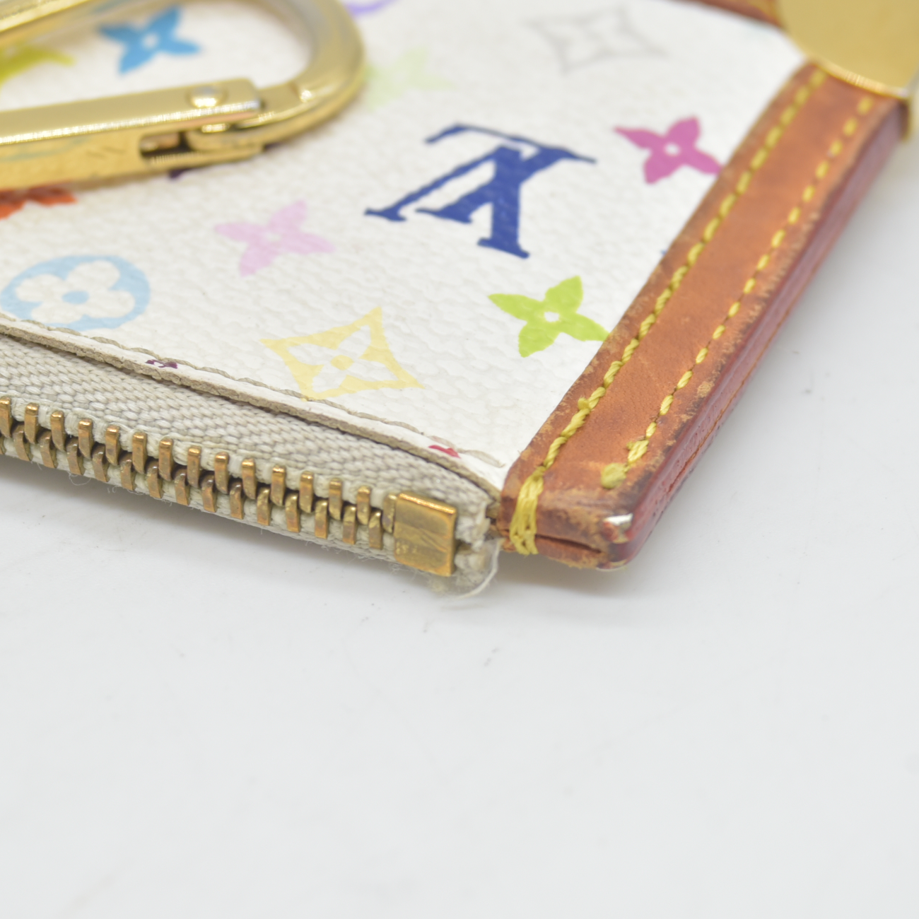 $450 2003 Louis Vuitton Monogram Multicolor Key Pouch White CA0063