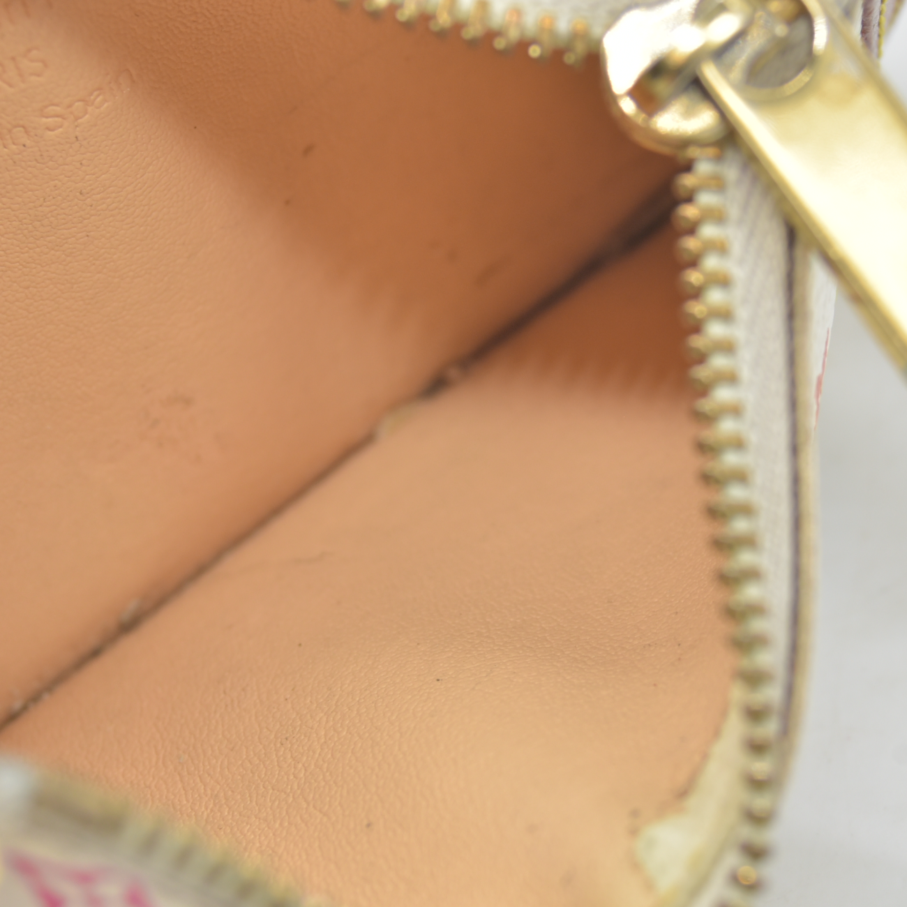 $450 2003 Louis Vuitton Monogram Multicolor Key Pouch White CA0063