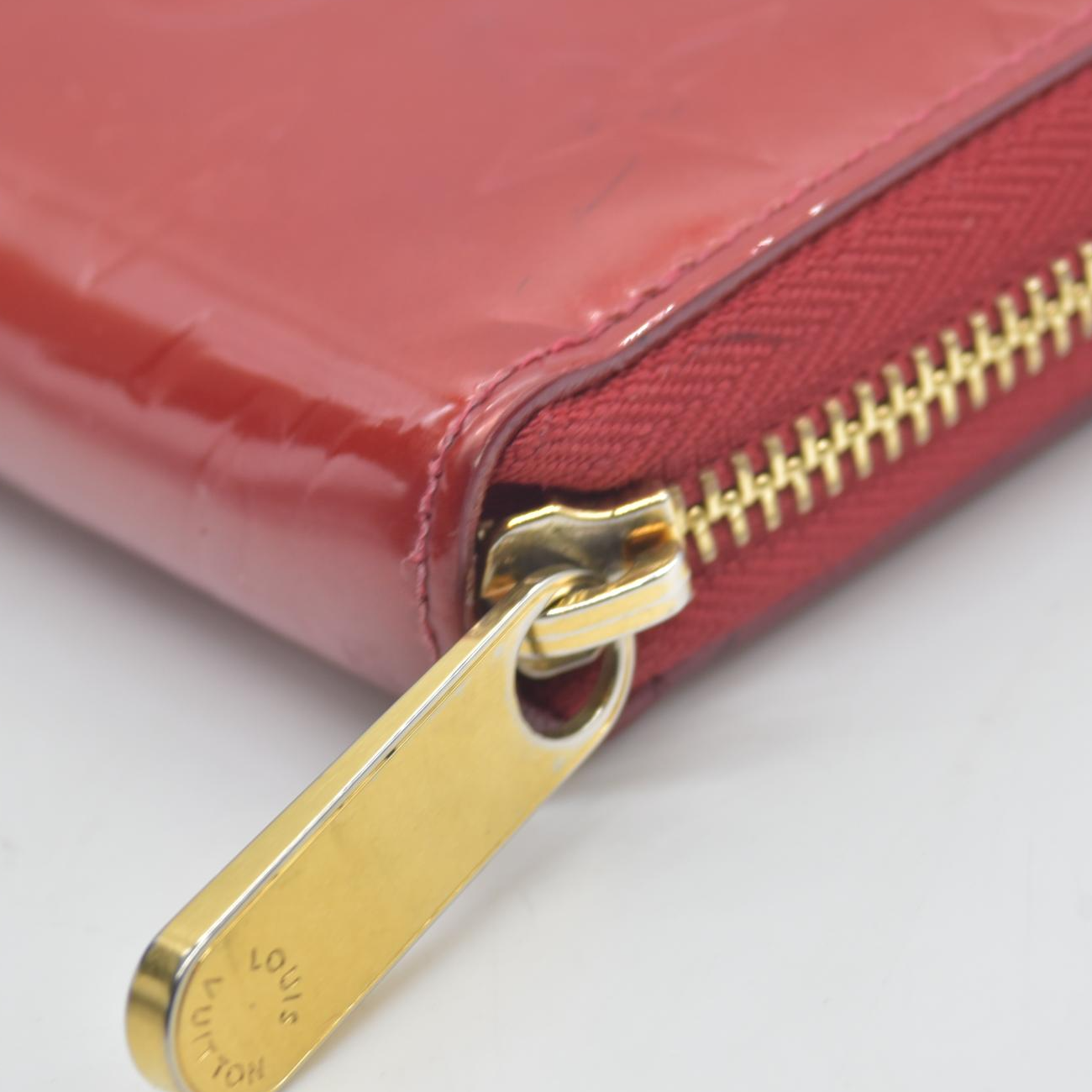 $1050 2011 Louis Vuitton Monogram Vernis Zippy Zip Around Long Wallet CA2181