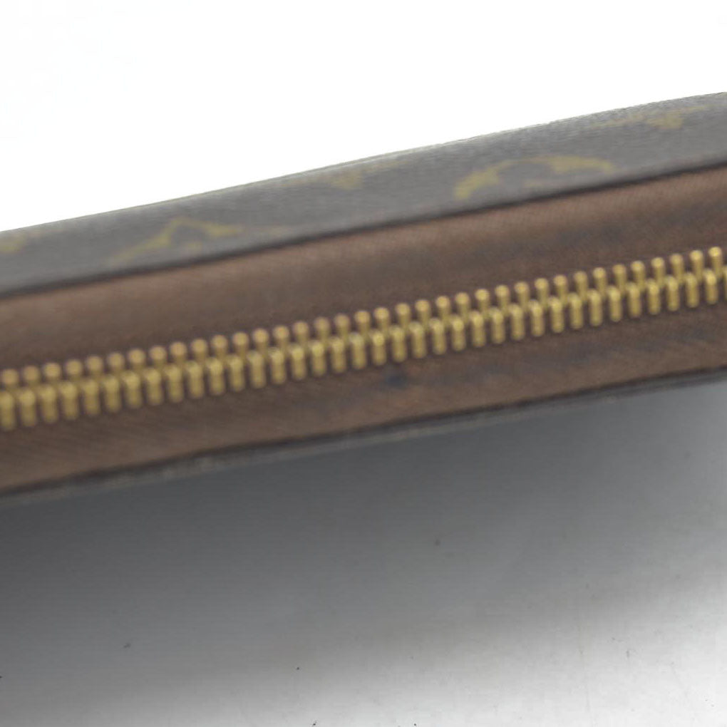 $1060 Louis Vuitton Monogram Zippy Organizer Wallet