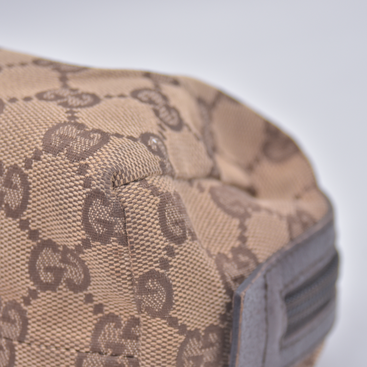$450 Gucci Monogram Large Cosmetic Case Brown