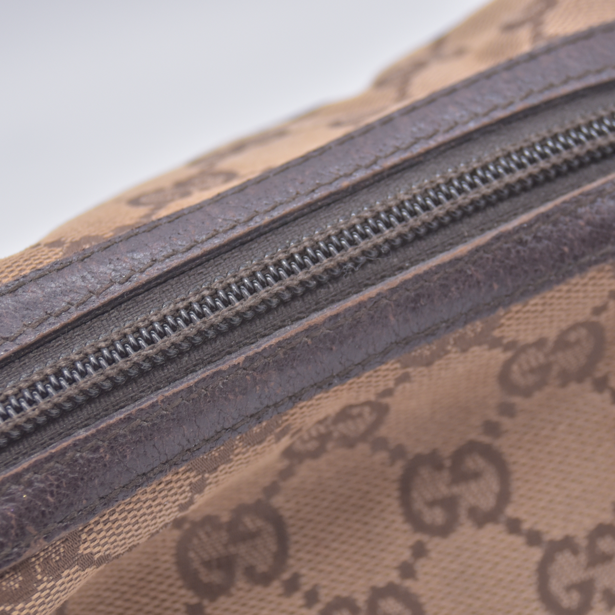 $450 Gucci Monogram Large Cosmetic Case Brown