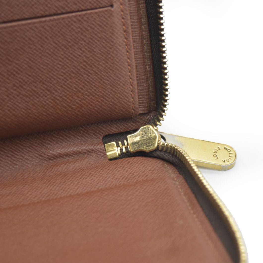 $1060 Louis Vuitton Monogram Zippy Organizer Wallet