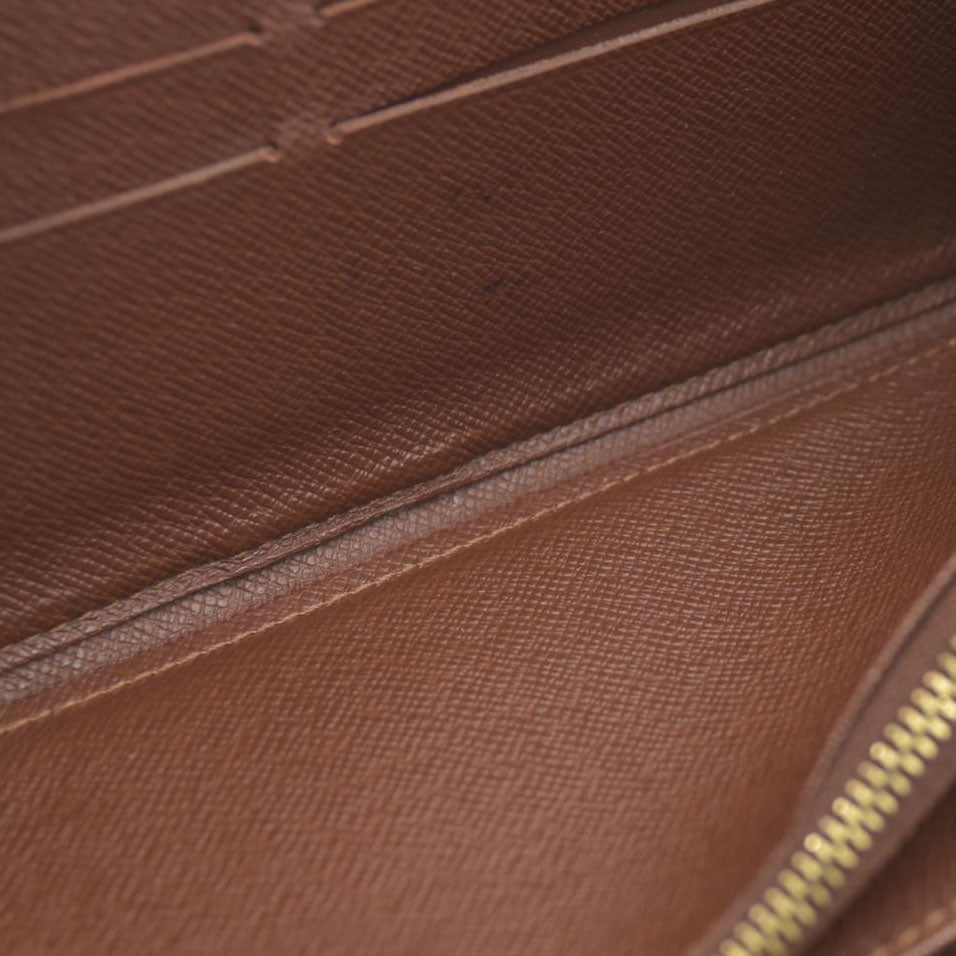$1060 Louis Vuitton Monogram Zippy Organizer Wallet
