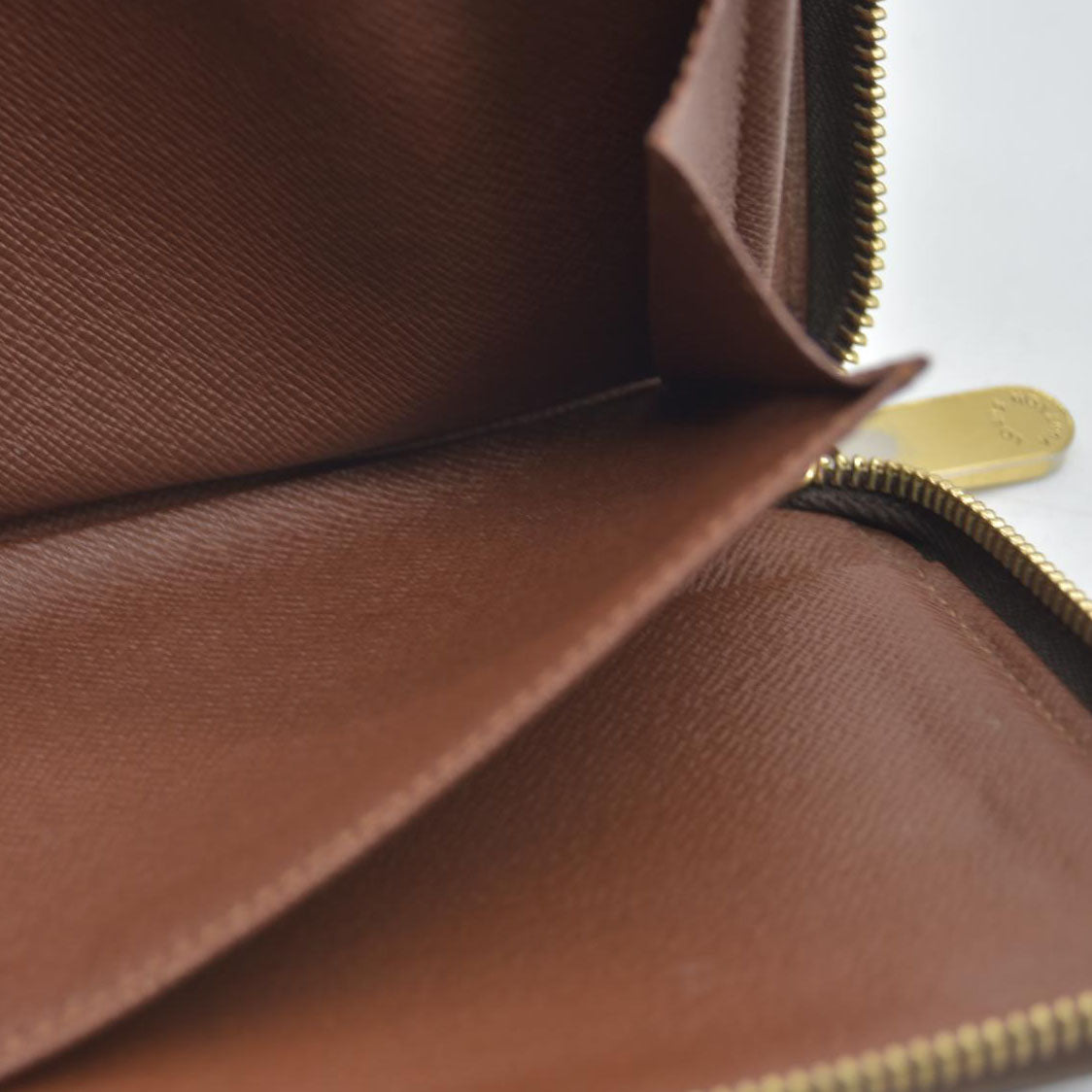 $1060 Louis Vuitton Monogram Zippy Organizer Wallet