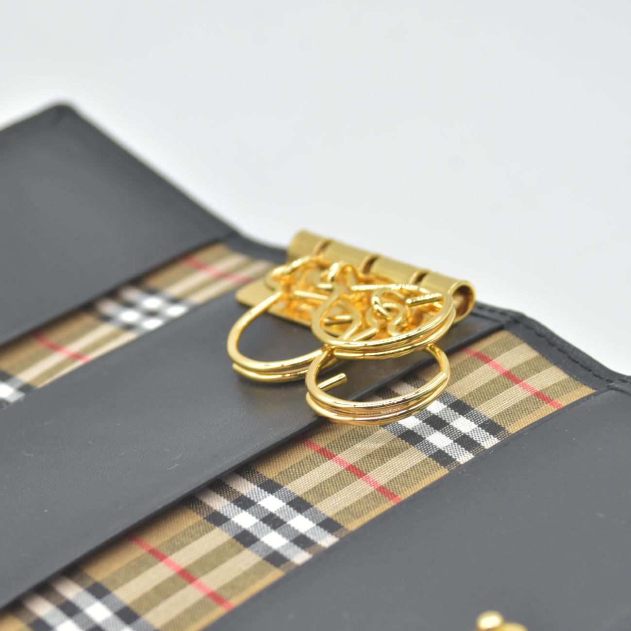 $280 Burberry House Check Leather 3 Ring Key Case Black