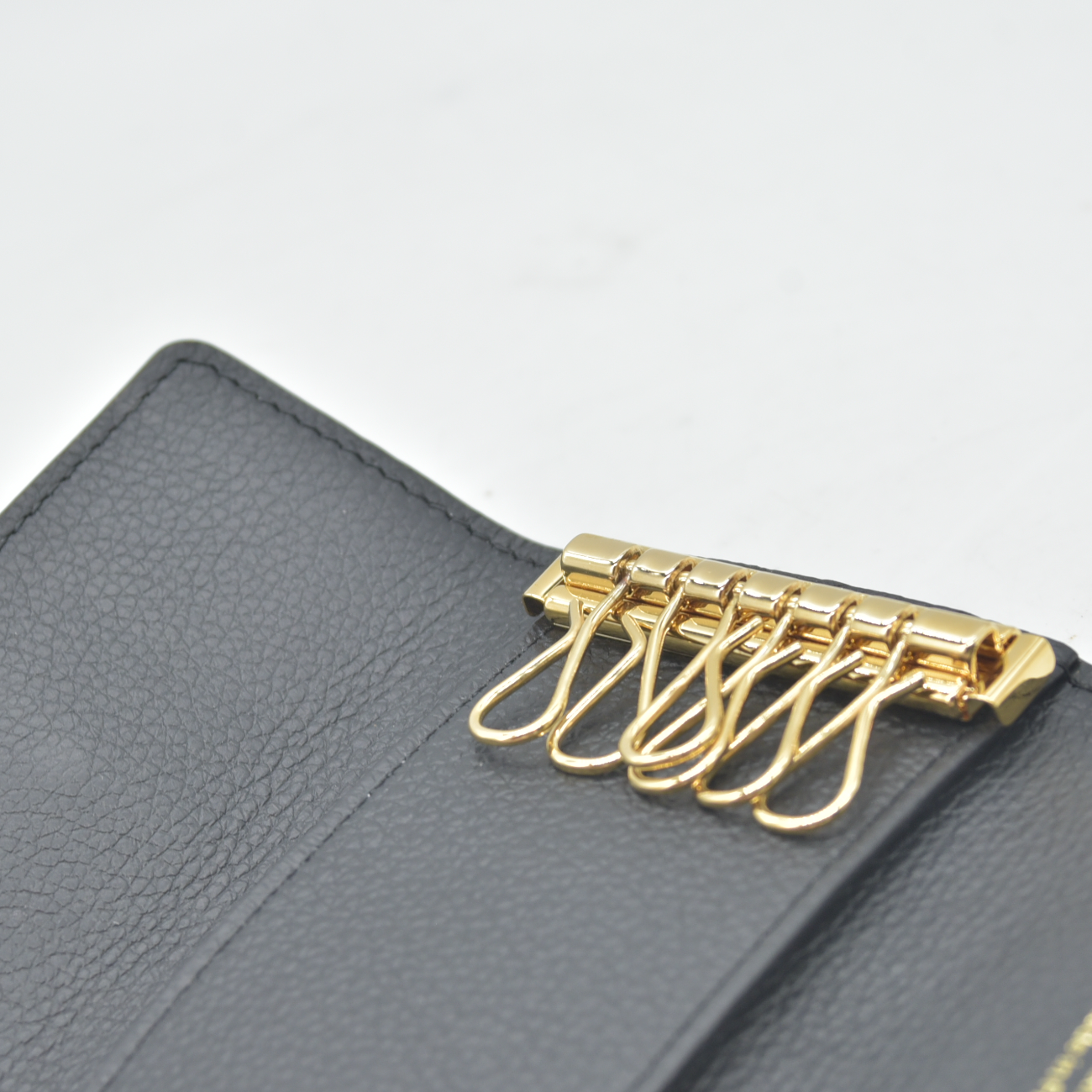 $450 Louis Vuitton Monogram Empreinte Multicles 6 Key Holder RFID