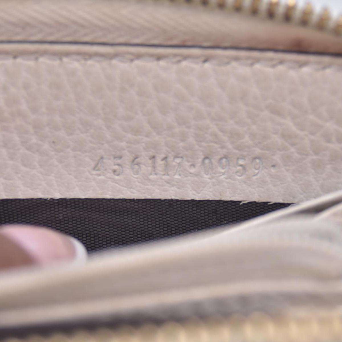 $660 2005 Gucci Cream GG Marmont zip around wallet 10021060
